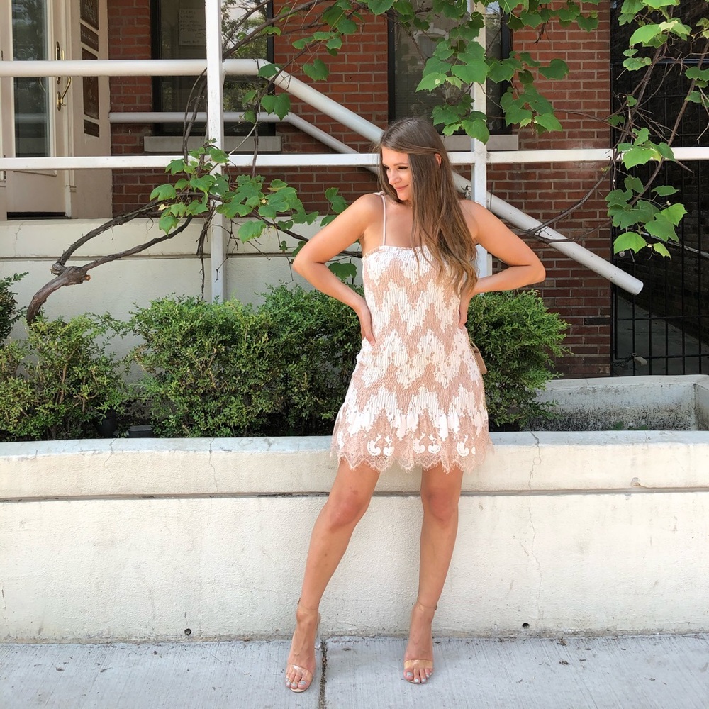 Smocked body-con mini dress - Picture 7 of 7